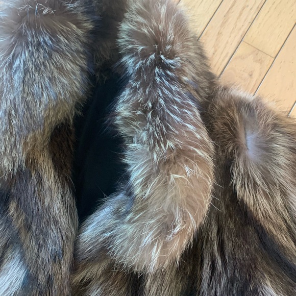 Raccoon 3/4 length real fur. Size Large.  No rips or marks on lining - Picture 3 of 4